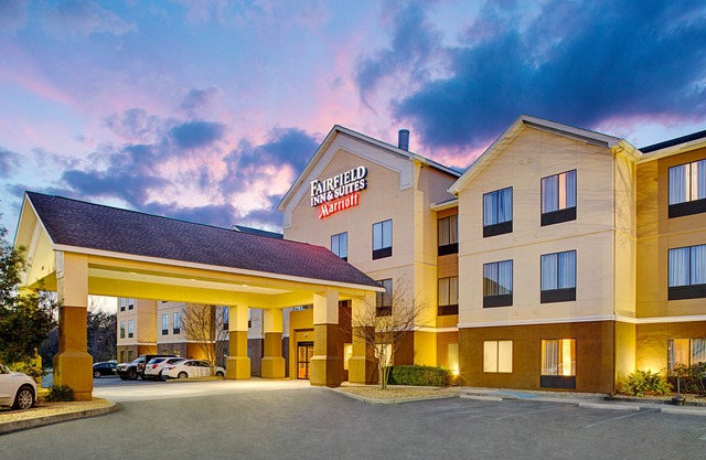 Fairfield Inn & Suites by Marriott Lafayette South