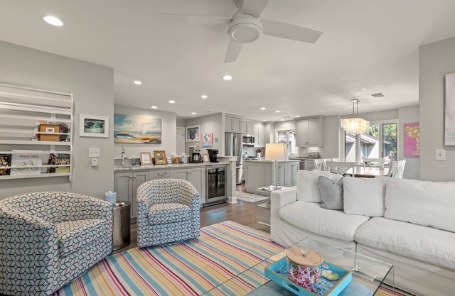 Fairway Oaks, Lagoon Views, Short 5-7 min. Stroll to Beach, Long stay discount