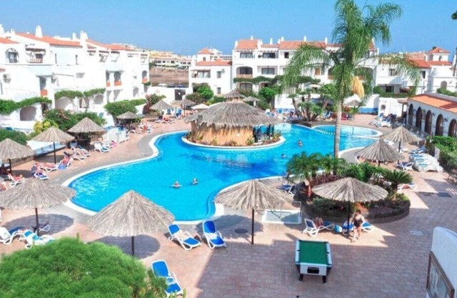 Fairways Club - Spacious 2 Bedroom W/ Full Kitchen