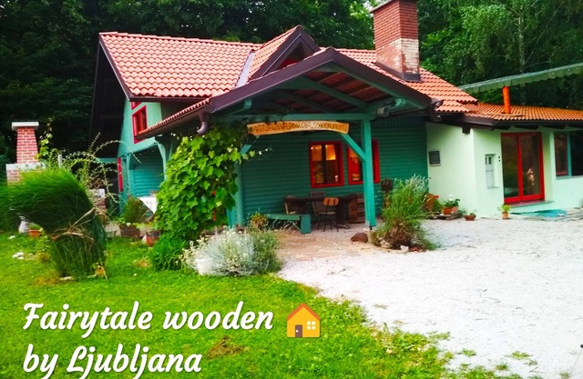 Fairytale wooden house by Ljubljana with 5 G Internet and Jakuzzi