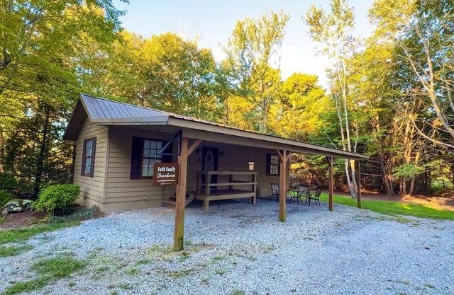 Faith Family Farmhouse | Guest Cottage | Farm | Fire Pit | WiFi | Dog Friendly