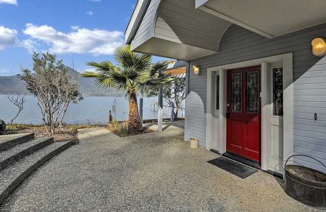 Falcon Haven- Waterfront Home