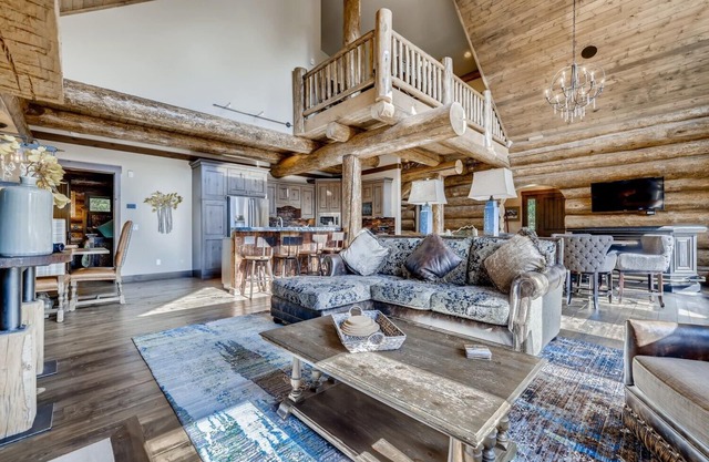 Falcon Mews Lodge: Stunning Luxury Mountain Home