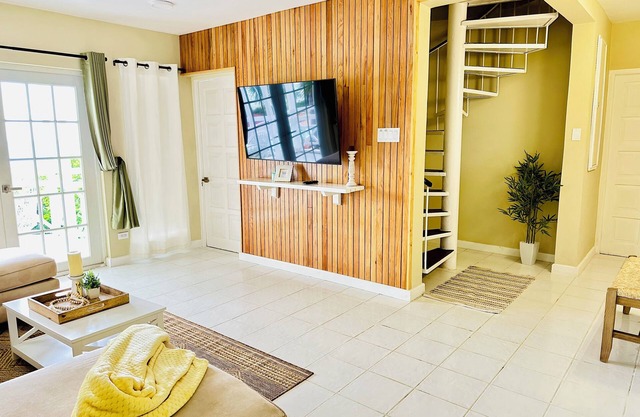 Falcon Oceanviews 4br Penthouse/Free Airport Transport/Security/Gated