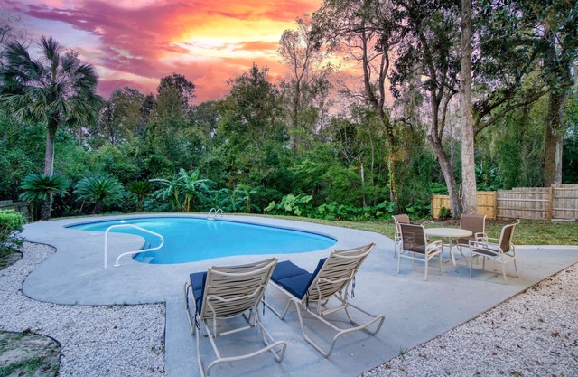 Fall Deal! Luxe Poolside Escape~Julington Creek~Grill~Sleeps 10