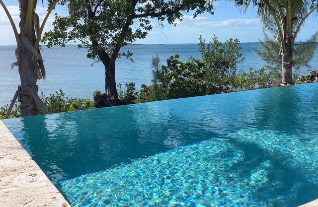Fall Discount! Luxury Waterfront 6BR home, infinity pool, boat dock, kayak
