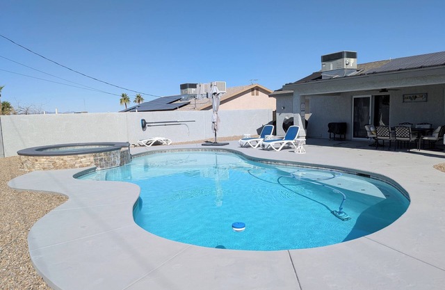 Fall Discount! Enjoy the private pool/spa under the stars. Many amenities!
