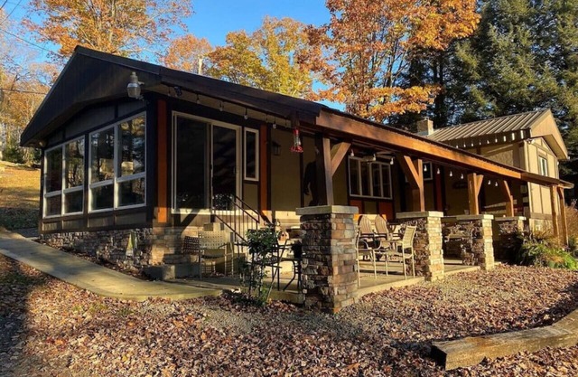 Fall Getaway Camp Sideways Sleeps 6 · 3BR 1BA · Hot Tub Fire Pit Grill Fireplace
