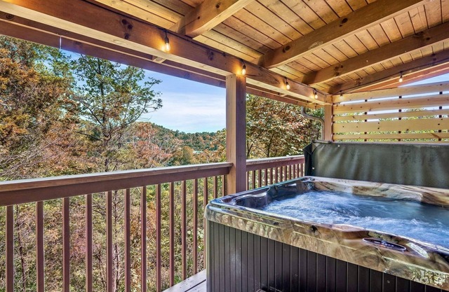 Fall Leaf Show▪️Hot Tub▪️Fireplace▪️Pool▪️Dollywood▪️Game Loft▪️Deck Views