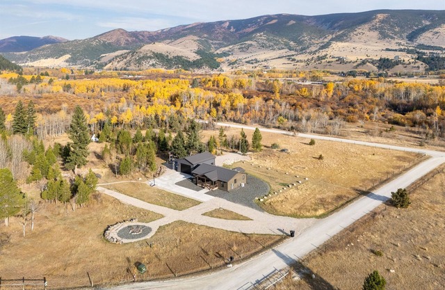 Fall Mountain Views, Fire Pit, Hunters Welcome!