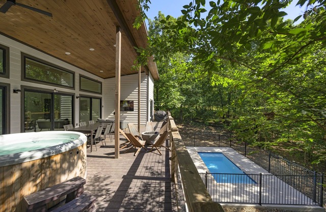 Fall Retreat | Heated Pool, Sport Court + Hot Tub