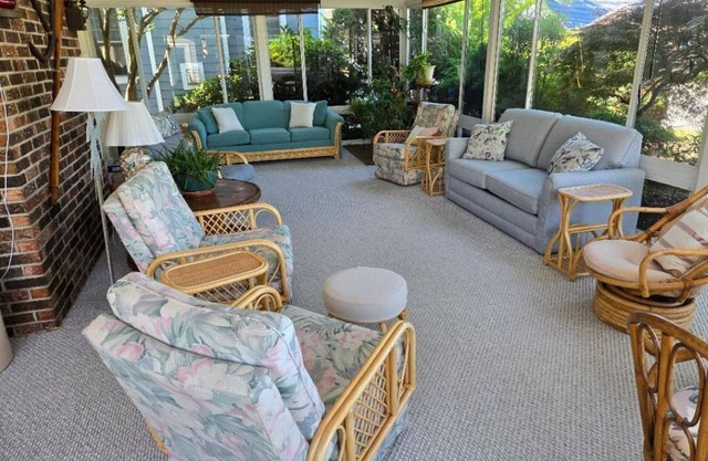 Fall Sale! Big Porch, Short Walk to Beach & Boardwalk, Sleeps 10, Lots to Offer!