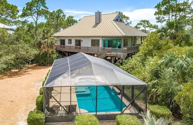 FALL SAVINGS! Canal Front, small dog ok, dock, screened private pool!