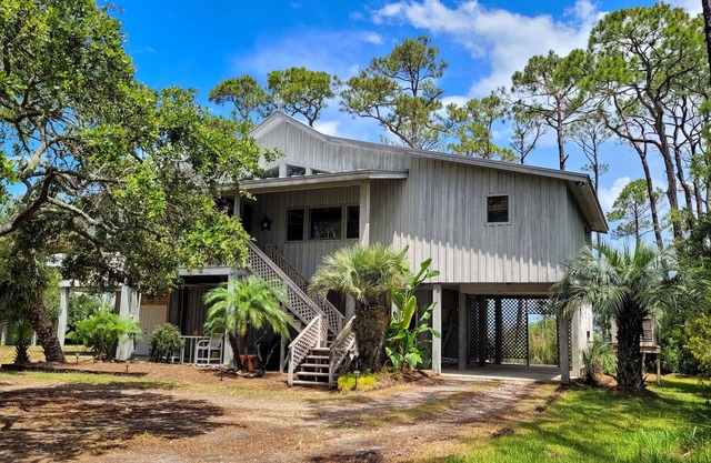 FALL SAVINGS! Secluded Bayfront Retreat, East End, Private Dock, Kayaks