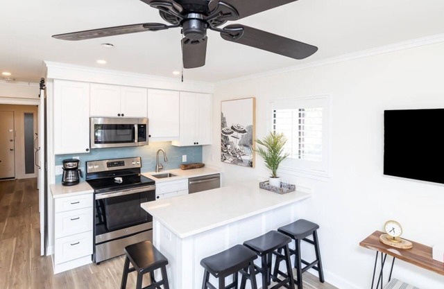 Fall Specials! Modern, Renovated Oceanview Condo on the Beach!