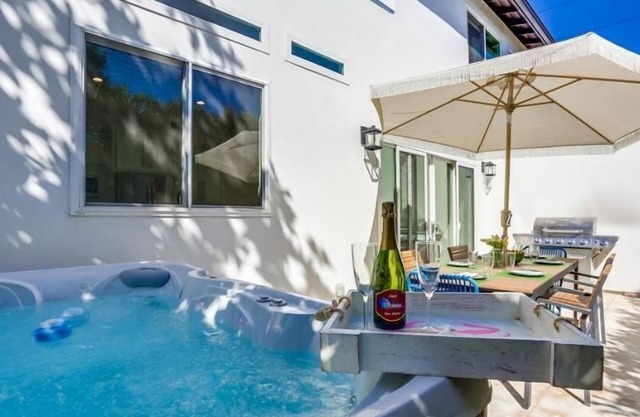 Fall Specials/Hot Tub/A/C/6 Bedrooms/Great Family Home/Rooftop Deck