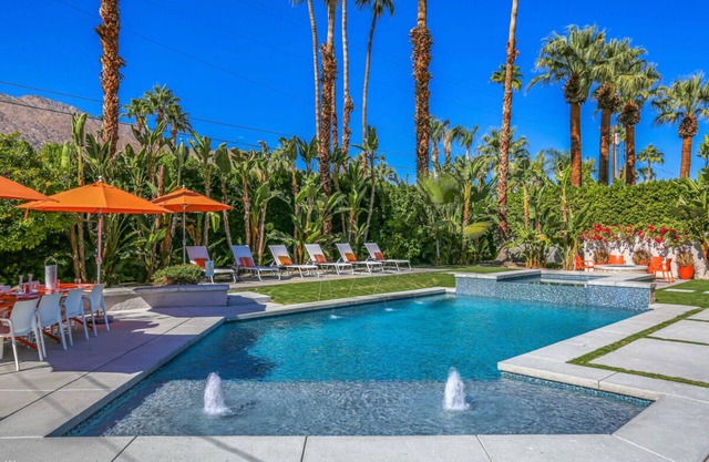 Fall Stays Available! Stunning Retreat in Warm Sands! Walk to Downtown!