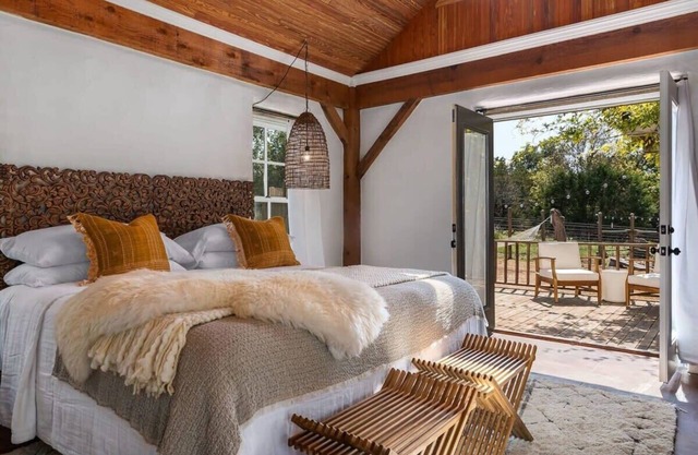 Falling Star, Hot tub, Pet Friendly, Sleeps 2!