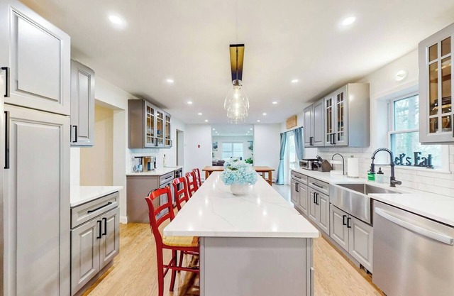 Falmouth Retreat with Pool Table, Foosball & Bikes