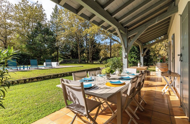 Family home | Between Bordeaux & St Emilion | Heated swimming pool | Golf.