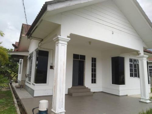 Familia Homestay Tepi Sawah