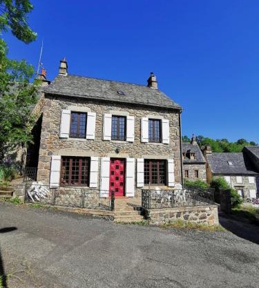 Familial House Dellac-Mathieu in mountain village Cantal