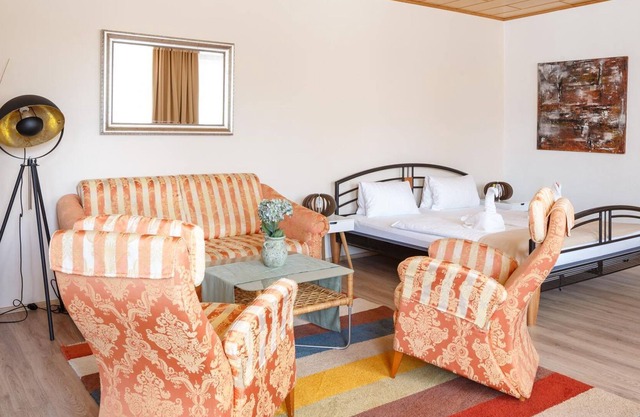 Familien-suite mit Balkon,hofseite, 2 Schlafräume - Pension Laubenhof