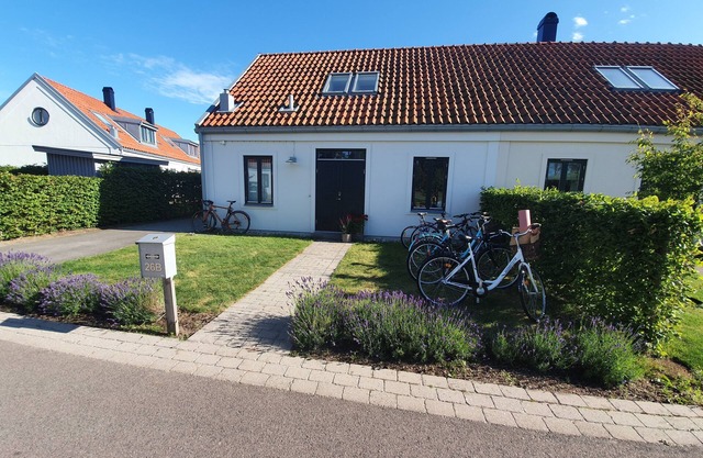 Familjevänligt och Soligt Läge på Bjäreterassen, Torekov