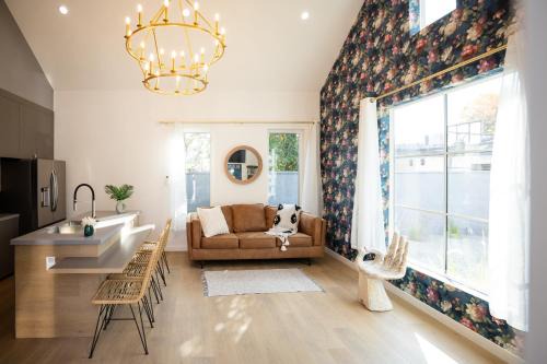 Family 1BR Retreat Near Airport & Studios , EV
