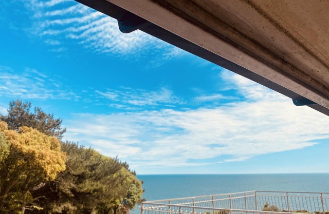 Family 4-bed Apartment in Dawlish With Sea View