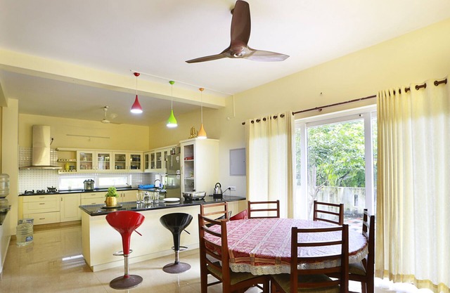 Family Beach Home in Cherai beach village. Suitable for working from home.