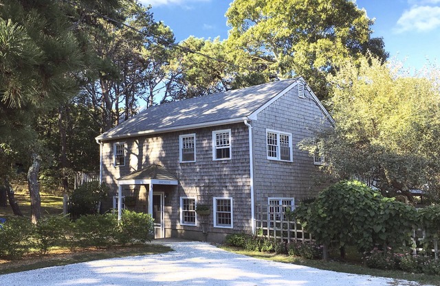Family Beach House Close to Bay Beaches, Ponds
