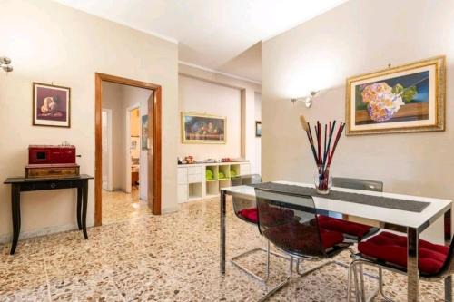 Family big house with parking front Metro Rome