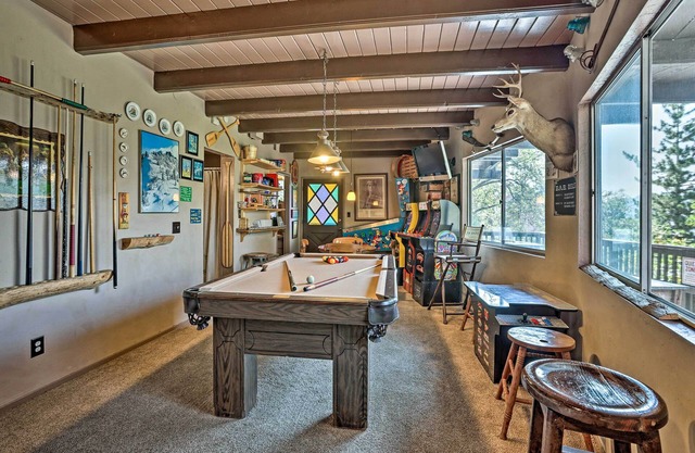 Family Cabin w/Game Room Near Hiking + Skiing!