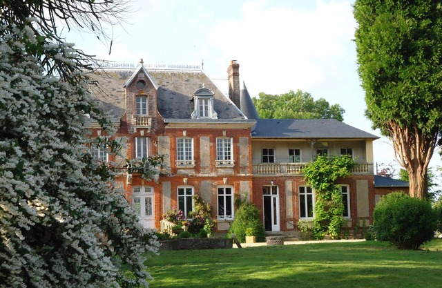 Family chateau in the middle of its large wooded park.