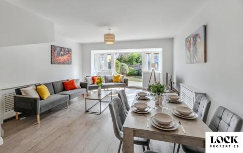 Family & Contractor Friendly 3 bed house Sleeps 8 in Maidenhead