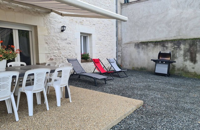 Family cottage near Beauval Zoo with private courtyard