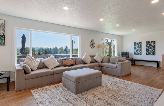 Family Estate w/Views | Hot Tub + Guesthouse