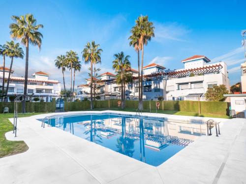 Family Fairways I Spacious 4-Bedroom Townhouse Near Beach & Golf, Estepona