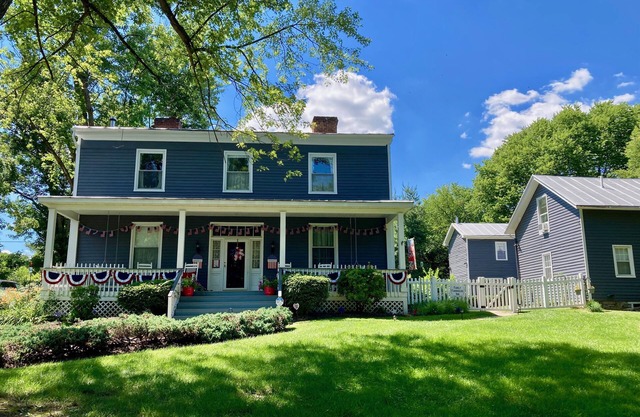 Family Farmhouse Inn