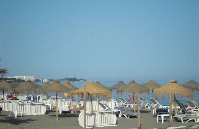 Family friendly, 10 min walk to beach, private garden, nr Marbella & Estepona,