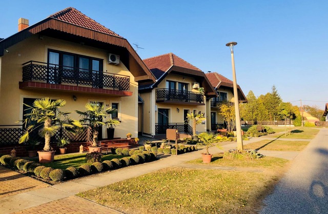 Family Friendly 2 Bedroom and Living (65 m2)