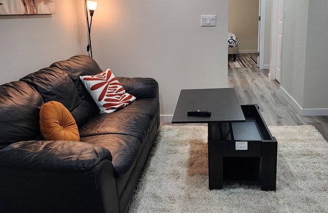 Family Friendly 2-Bedroom Oasis Awaits!