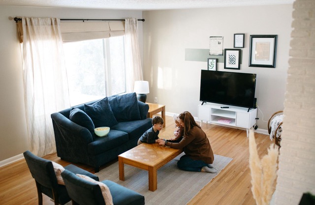 Family Friendly 3 Bd with *HOT TUB* Close to 8th Street, University and Hospital