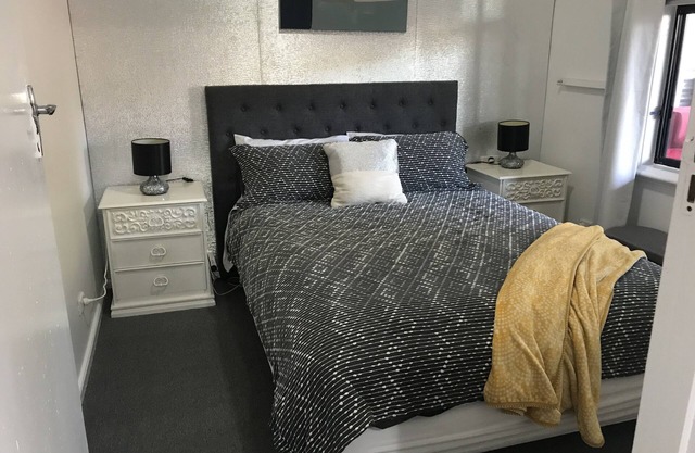 Family friendly 3 bedroom apt. pet friendly. Private setting