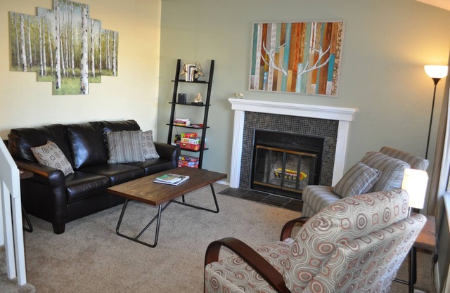Family-Friendly 3 BR House - Short Walk to Downtown Louisville, Trails & Park