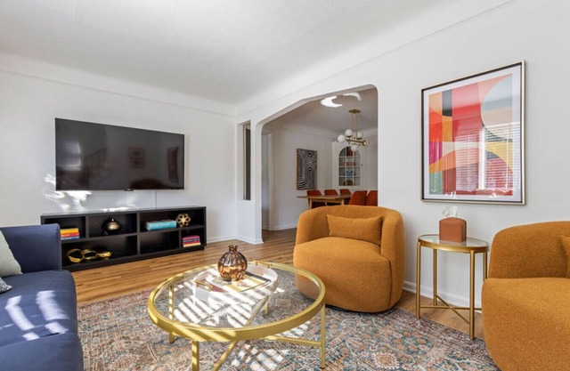 Family-Friendly 3BR with Sunroom & Outdoor Area