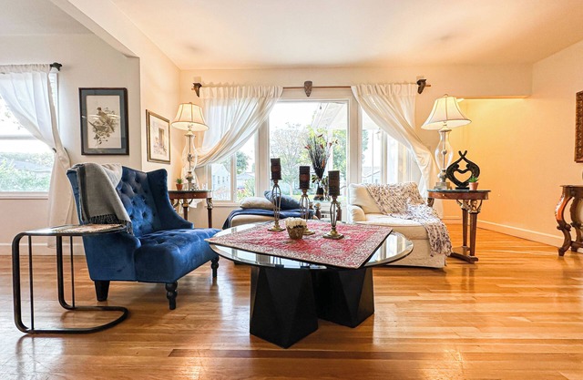 Family-Friendly 3BR with Backyard - Hal1