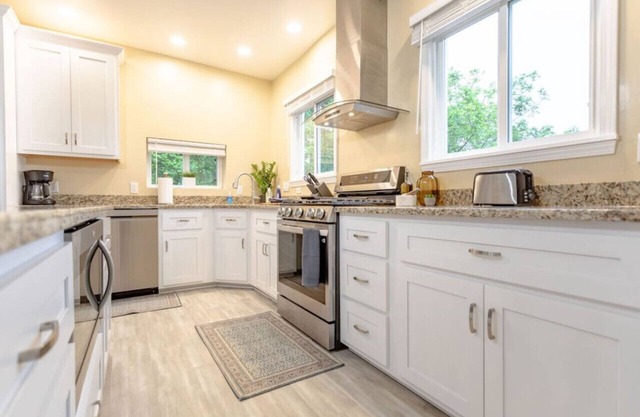 Family Friendly 3BR/3.5Bath-Near Pgh's Hot Spots!