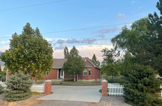 Family-Friendly 4-Bed w/Lush Yard, Views & Parking